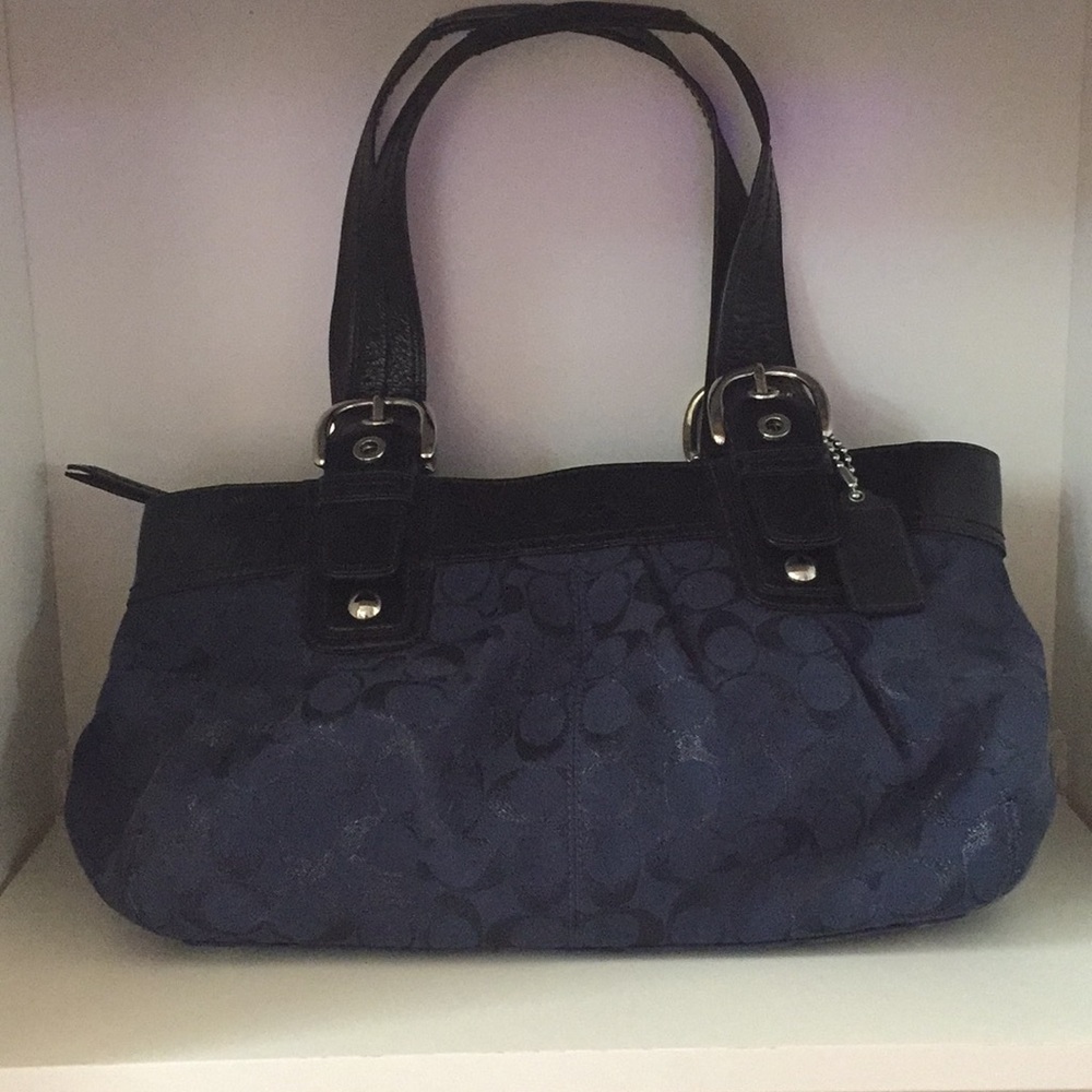 Signature C Coach shoulder bag